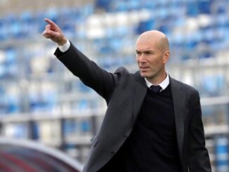 Huấn luyện viên Zinedine Zidane